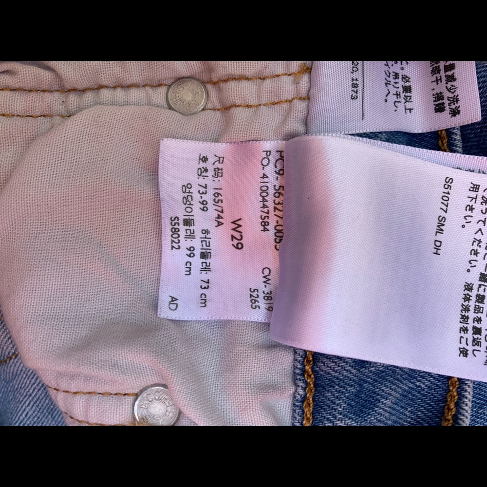 🤍LEVIS🤍 Shorts - Picture 4 of 4